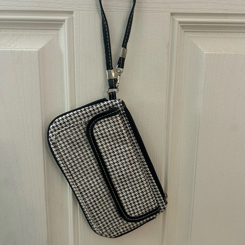 Thirty-One Black and White Chevron Tote - Picture 5 of 11